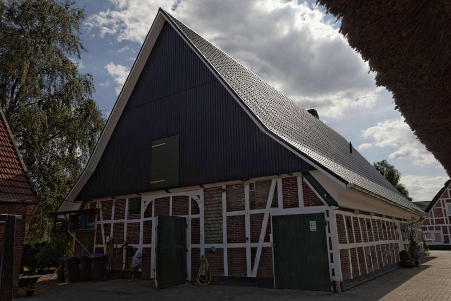 Fachwerkhaus mit Stahldach von DS, Osterladekop 19, 21635 Jork